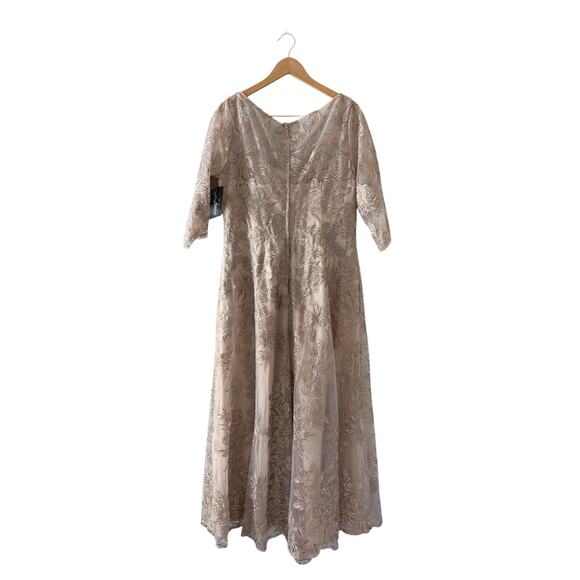 La Femme Floral Embroidered Mesh A-Line Gown Champagne Plus Size 16 NEW - Picture 3 of 6